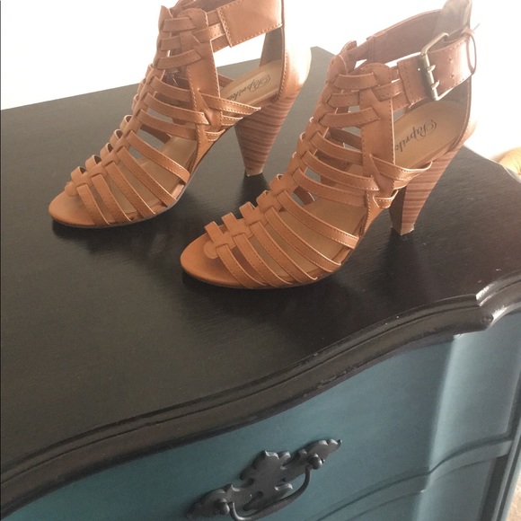 BCBG stilletos worn only twice for a wedding. - Picture 5 of 6